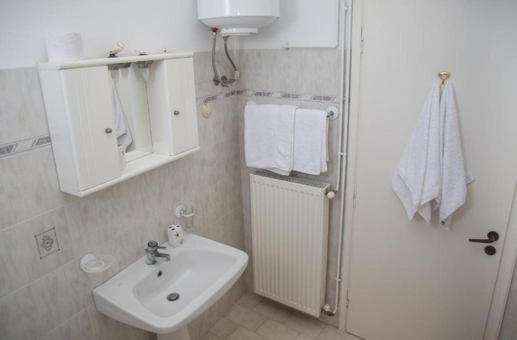 Margarita Kaizer Bridge Appartement Achílleion